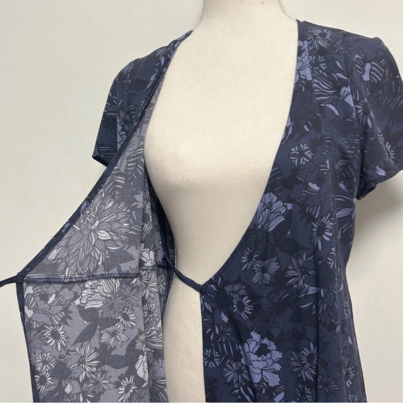 Marine Layer Emlyn Floral Wrap Short Sleeve
Midi Dress size xl🚨 - Picture 4 of 10